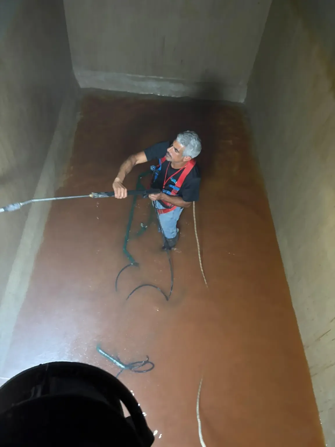 ניקוי מאגר מים כחלק מתהליך ניקוי וחיטוי